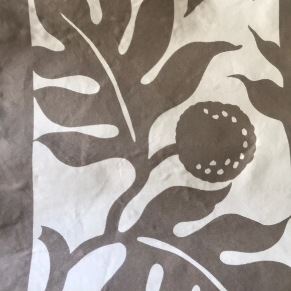 Table Runner - Picture 3 of 5